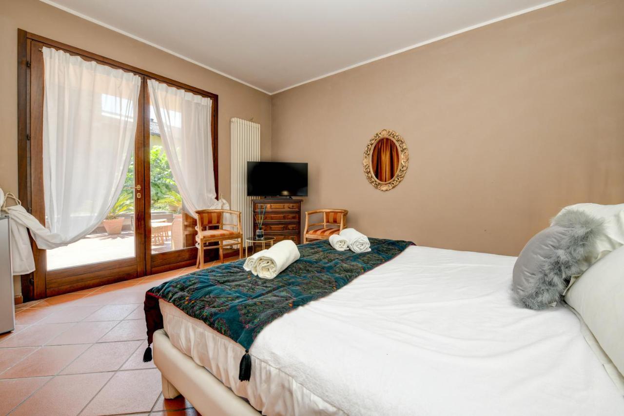Prestige Rooms Сирмионе Екстериор снимка