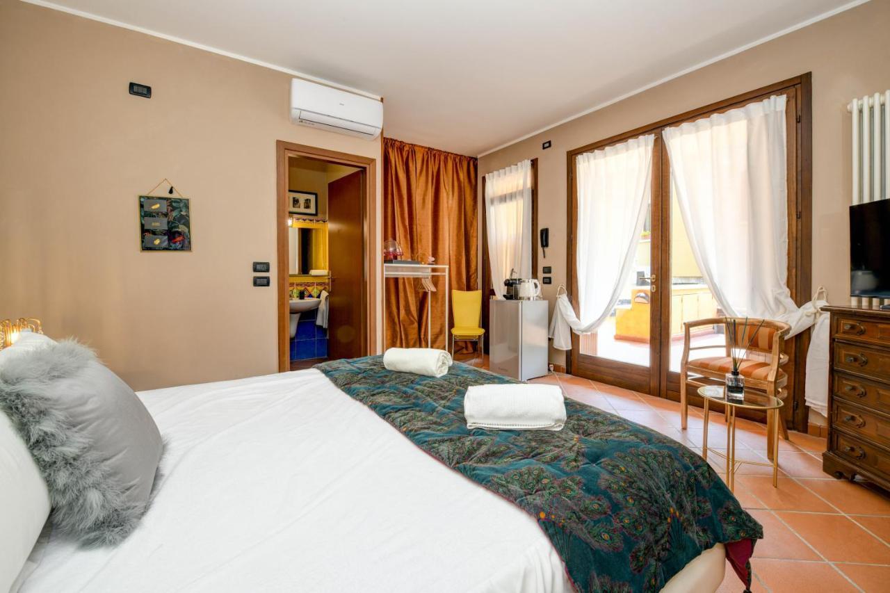 Prestige Rooms Сирмионе Екстериор снимка